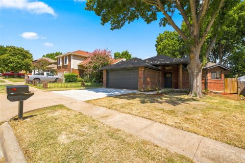 819 Lovingham Drive, Arlington, TX 76017 — photo 2