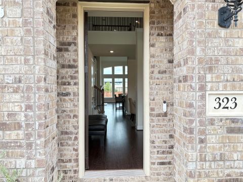 323 Butternut Way, Irving, TX 75063 — photo 3