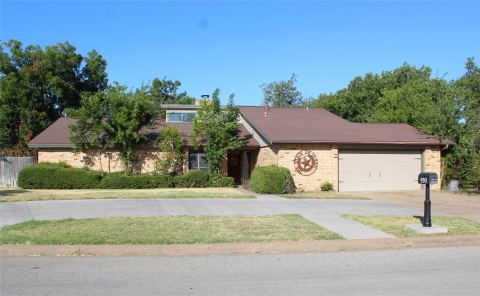 930 N Lydia Street, Stephenville, TX 76401 — photo 2