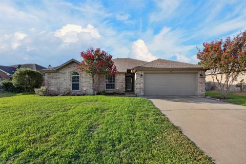 332 Hacienda Drive, Waxahachie