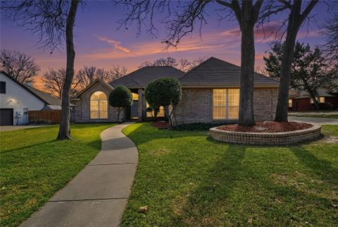 1312 Crows Nest Court, Azle