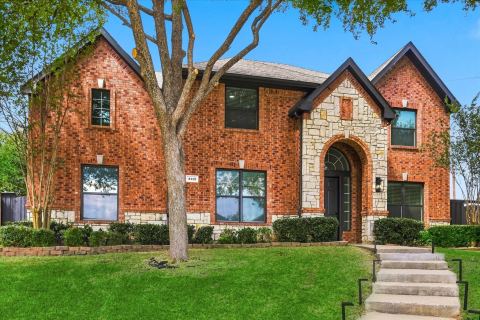 4421 Red Barn, Richardson