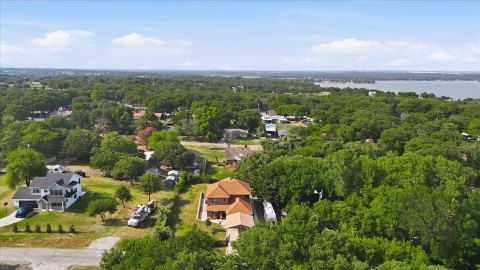 7200 Courtney Drive, Azle, TX 76020 — photo 2