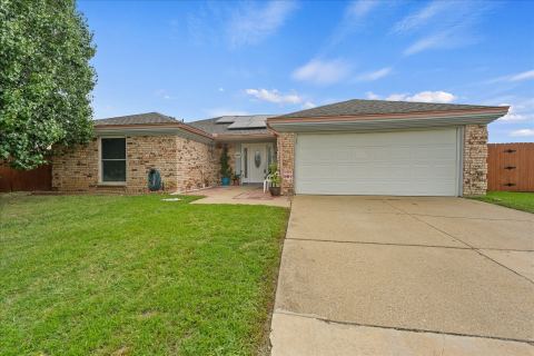 3030 Meadow Creek Court, Grand Prairie, TX 75052 — photo 2
