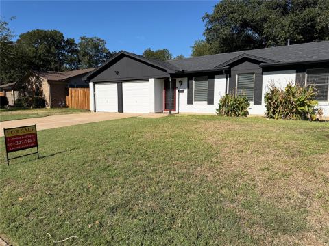 136 Jill Ann Drive, Burleson, TX 76028 — photo 3