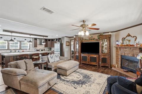 6200 S Lakeside Hills Court, Granbury, TX 76048 — photo 3