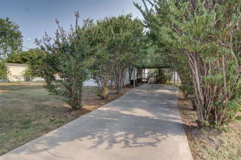 2307 NE 2nd Street, Mineral Wells, TX 76067 — photo 3