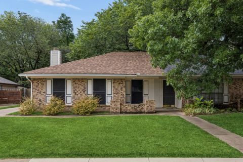 118 E Denton Drive, Euless, TX 76039 — photo 2