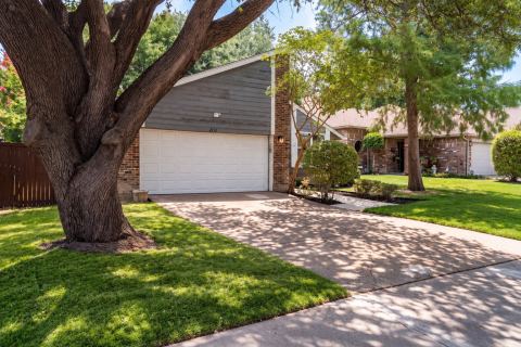 2713 Belmeade Drive, Carrollton, TX 75006 — photo 3