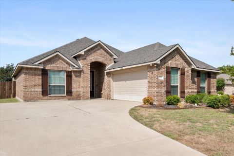 217 Cambridge Street, Waxahachie