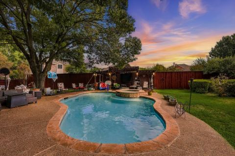 1906 Chapel Cove, Rowlett