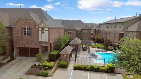 568 Hampshire Drive, Lewisville, TX 75067 — photo 2