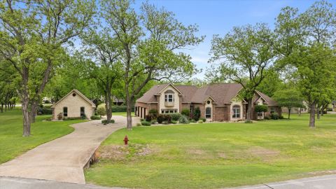 7404 Fox Fire Court, Granbury, TX 76049 — photo 2