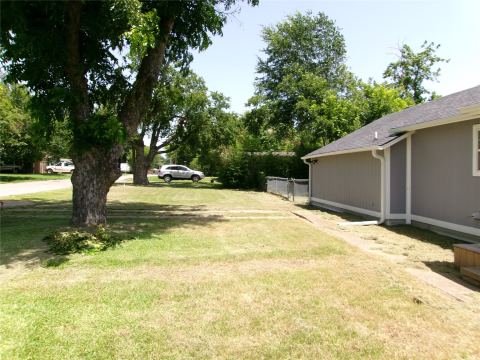 419 W Evans Avenue, Bonham, TX 75418 — photo 3