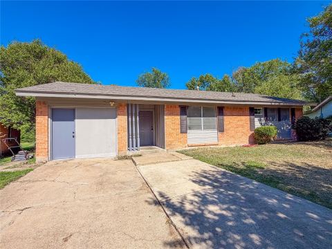 2608 Linda Drive, Ennis