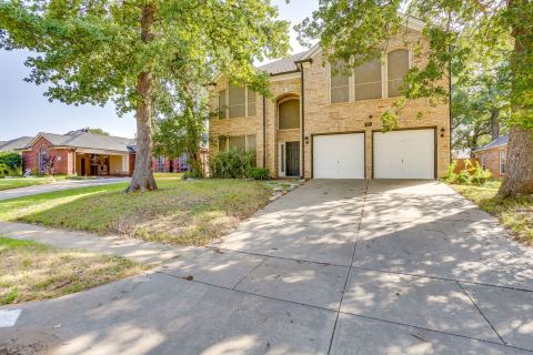 519 Deerwood Drive, Burleson, TX 76028 — photo 2