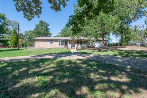 210 Lake Front Drive, Mabank