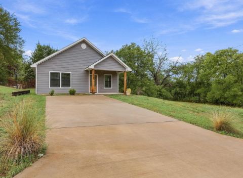 225 E Washington Street, Denison, TX 75021 — photo 2