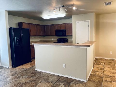 7561 Lazy Spur Boulevard, Fort Worth, TX 76131 — photo 2