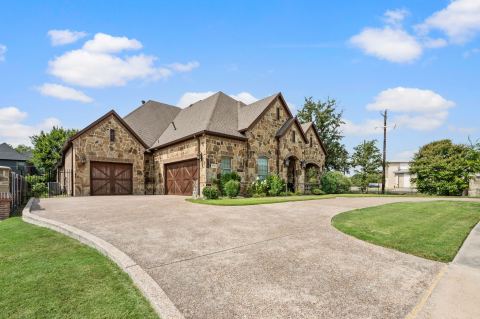 3300 Alexandria Court, Grapevine, TX 76092 — photo 2