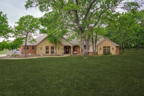 101 Oakwood Drive, Weatherford