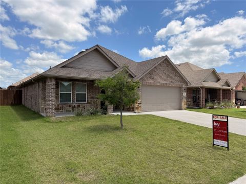 704 Hardaway Drive, Greenville, TX 75402 — photo 2