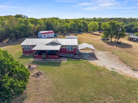 372 Lcr 222, Wortham, TX 76693 — photo 2