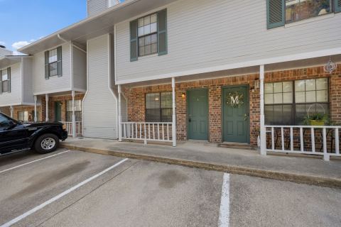 929 W Hickory Street A4, Denton, TX 76201 — photo 2