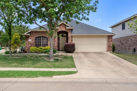 201 Rawhide Street, Waxahachie