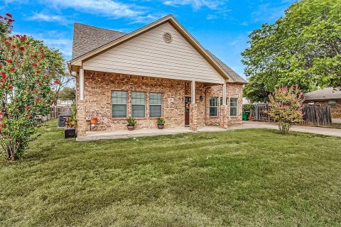 105 Water Lane, Crowley, TX 76036 — photo 2