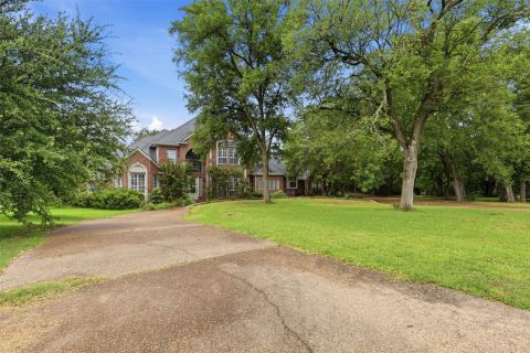 351 Cattlebaron Parc Drive, Fort Worth, TX 76108 — photo 2