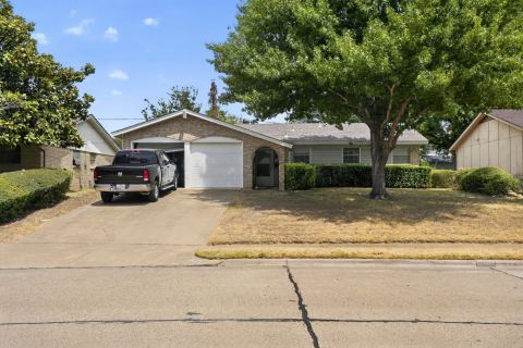 2125 Meadow Glen, Irving, TX 75060 — photo 2