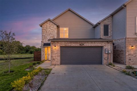 827 Premier Parkway, Grand Prairie