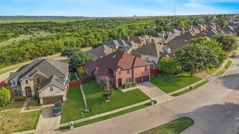663 E Sandra Lane, Grand Prairie, TX 75052 — photo 2