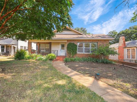 1119 W Walker Street, Denison, TX 75020 — photo 2