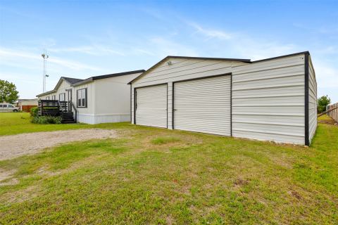 8425 Brahma Drive, Justin, TX 76247 — photo 2