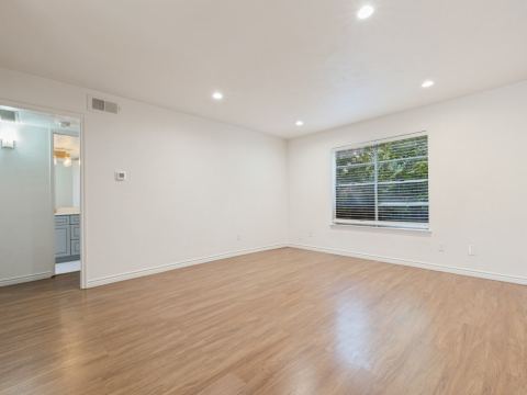 8083 Meadow Road 125, Dallas, TX 75231 — photo 2