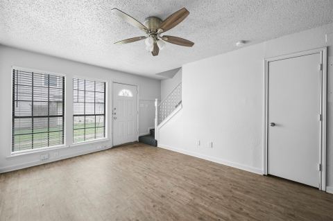 4921 Miller Avenue, Fort Worth, TX 76119 — photo 2