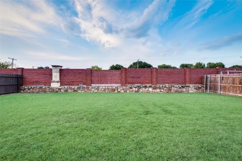 2424 Canyon Springs Drive, Grand Prairie, TX 75052 — photo 3