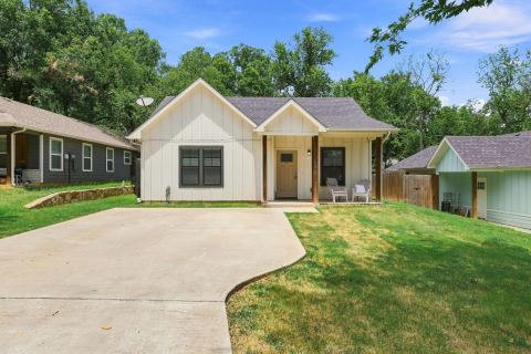 517 E Hanna Street, Denison, TX 75021 — photo 2