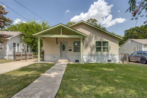 213 N Holly Avenue, Sherman