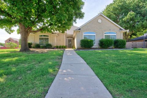 1005 Wilderness Trail, Crowley