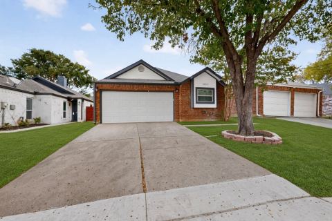 2039 Mallard Drive, Lewisville