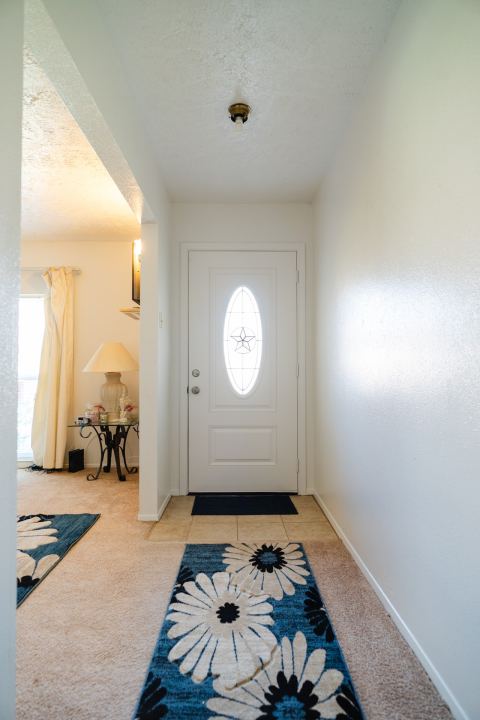 27 W Townhouse Lane, Grand Prairie, TX 75052 — photo 2