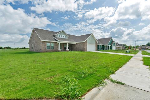 613 Crockett Drive, Cleburne, TX 76033 — photo 3