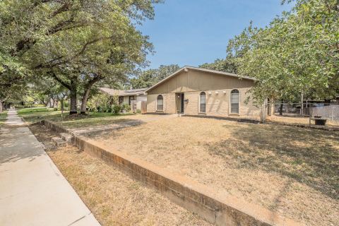 1201 Kingston Drive, Lewisville, TX 75067 — photo 2