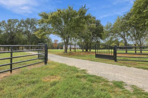 916 Cleve Cole Road, Denison