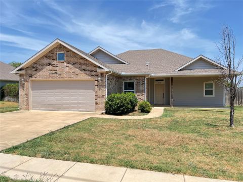 808 E Northside Drive, Pilot Point