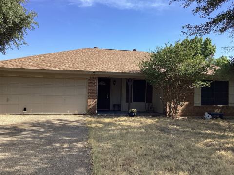 2204 Towne North Drive, Cleburne, TX 76033 — photo 2