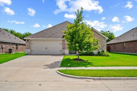 279 Thoroughbred Street, Waxahachie